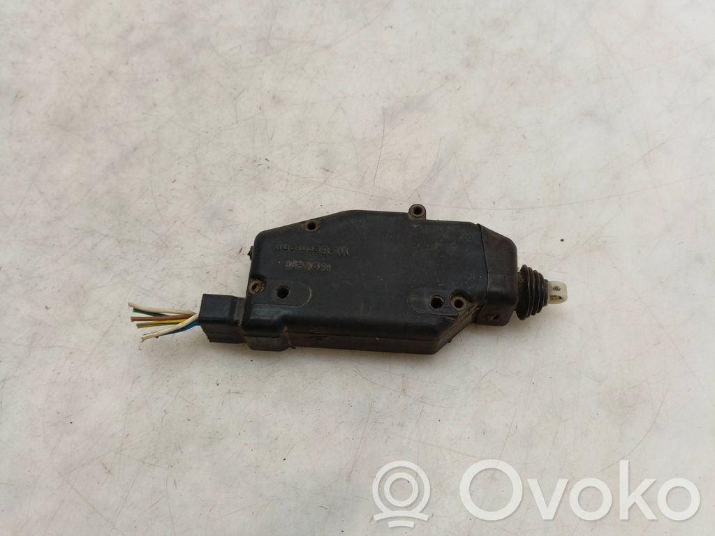 Opel Vectra B Priekinė durų spyna 