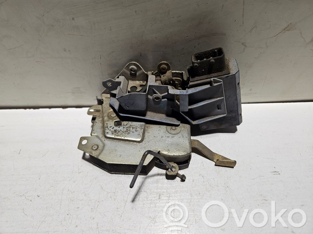 BMW 3 E36 Priekšpusē slēdzene 