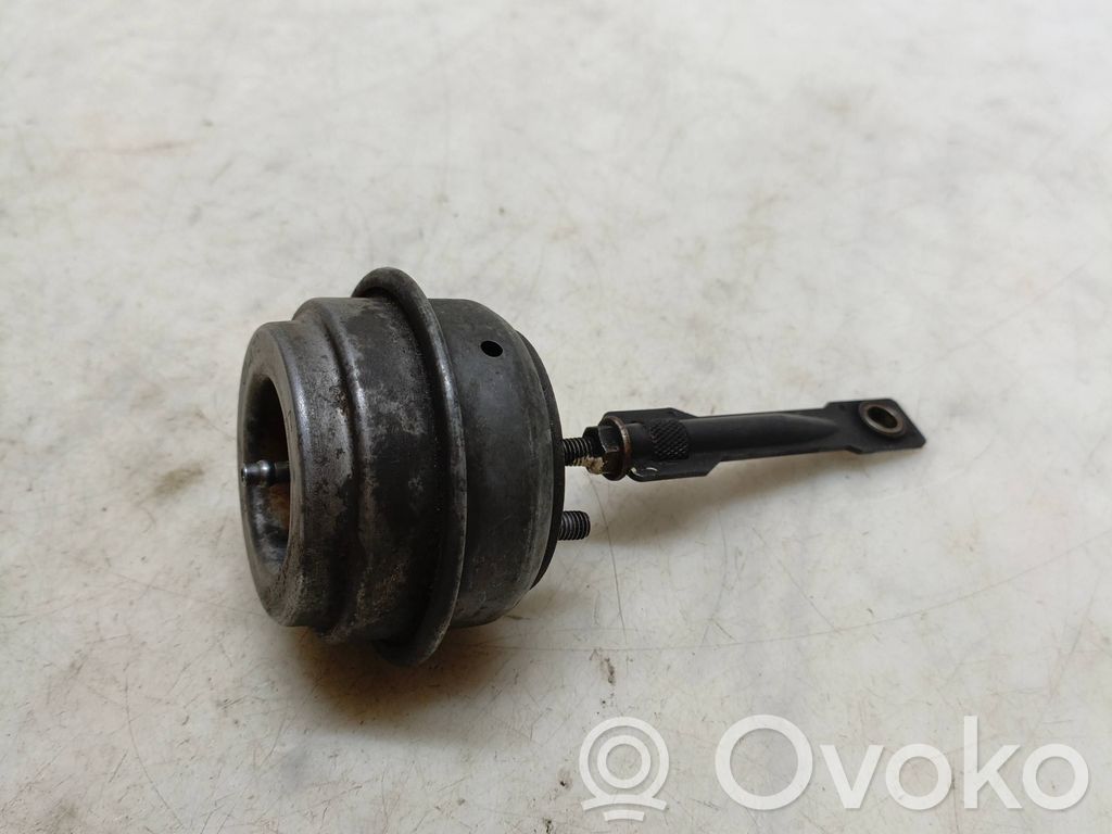 Volkswagen PASSAT B5.5 Piesă sistem vacuum turbosuflantă 