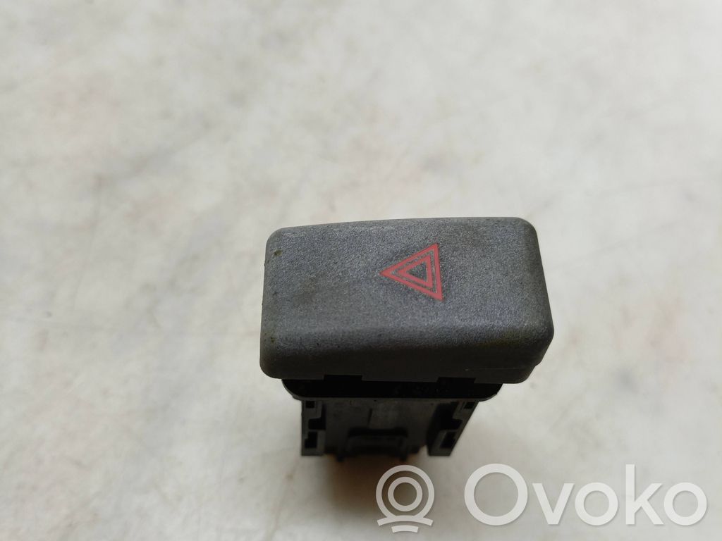 Mazda 3 I Avārijas lukturu slēdzis 