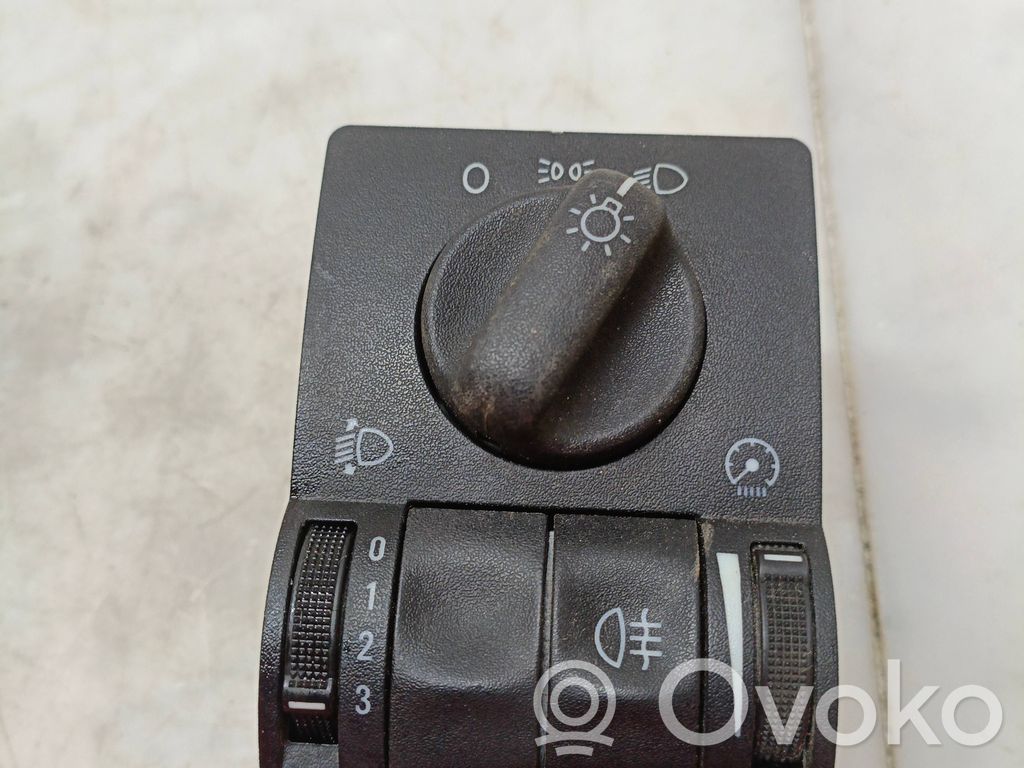 Opel Astra G Light switch 