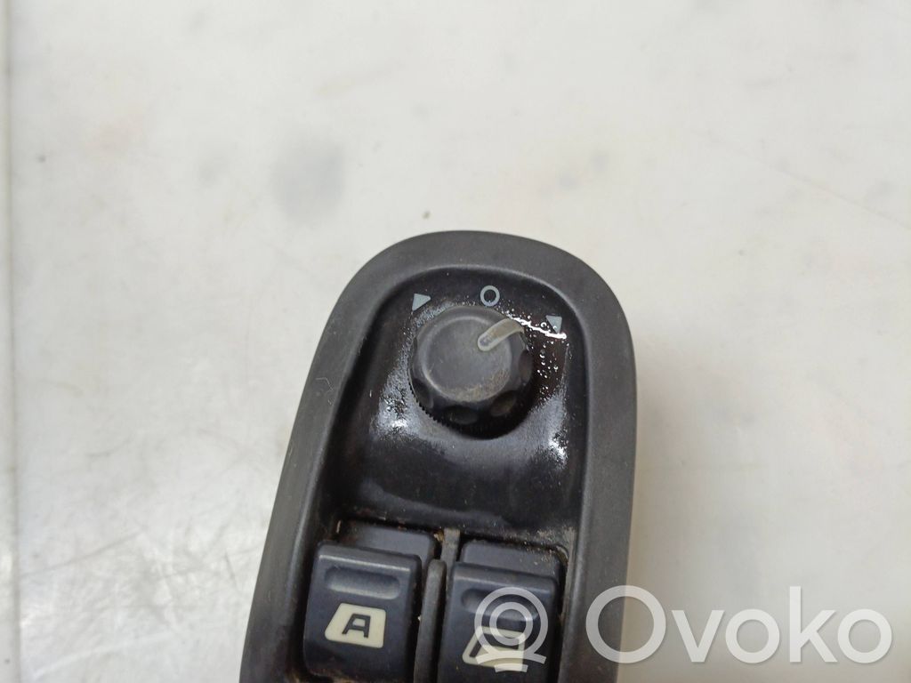 Peugeot 206 Electric window control switch 