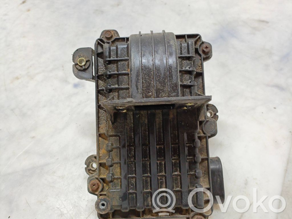 Mazda 323 Caja del filtro de aire 