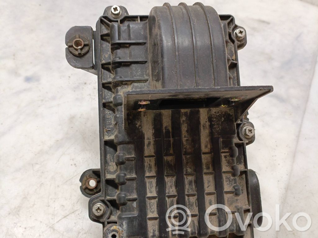 Mazda 323 Caja del filtro de aire 