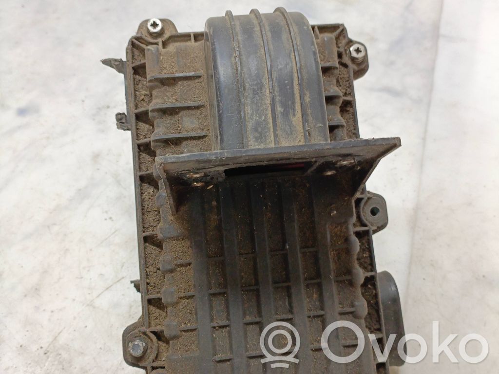 Mazda 323 Caja del filtro de aire 