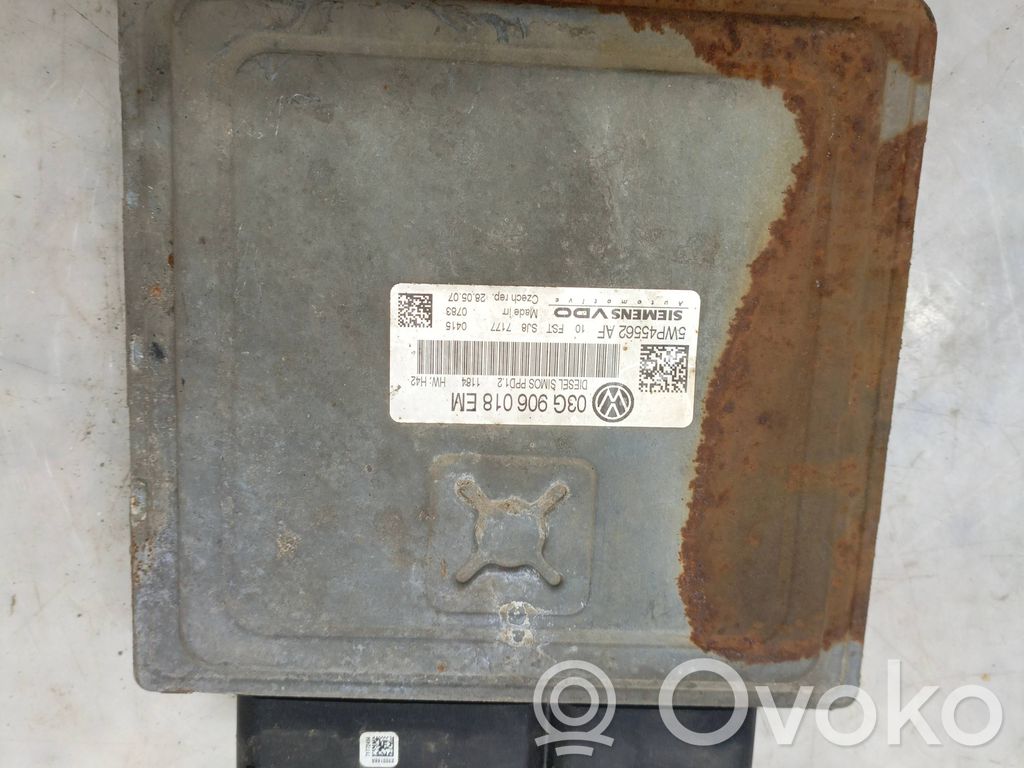 Volkswagen PASSAT B6 Engine control unit/module 