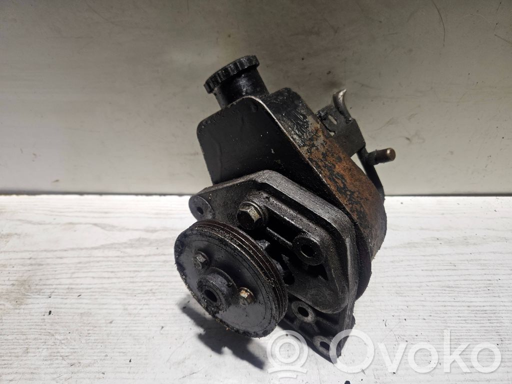 Renault Clio I Ohjaustehostimen pumppu 