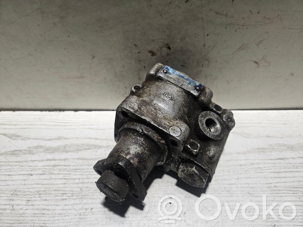 Volkswagen PASSAT B3 Ohjaustehostimen pumppu 