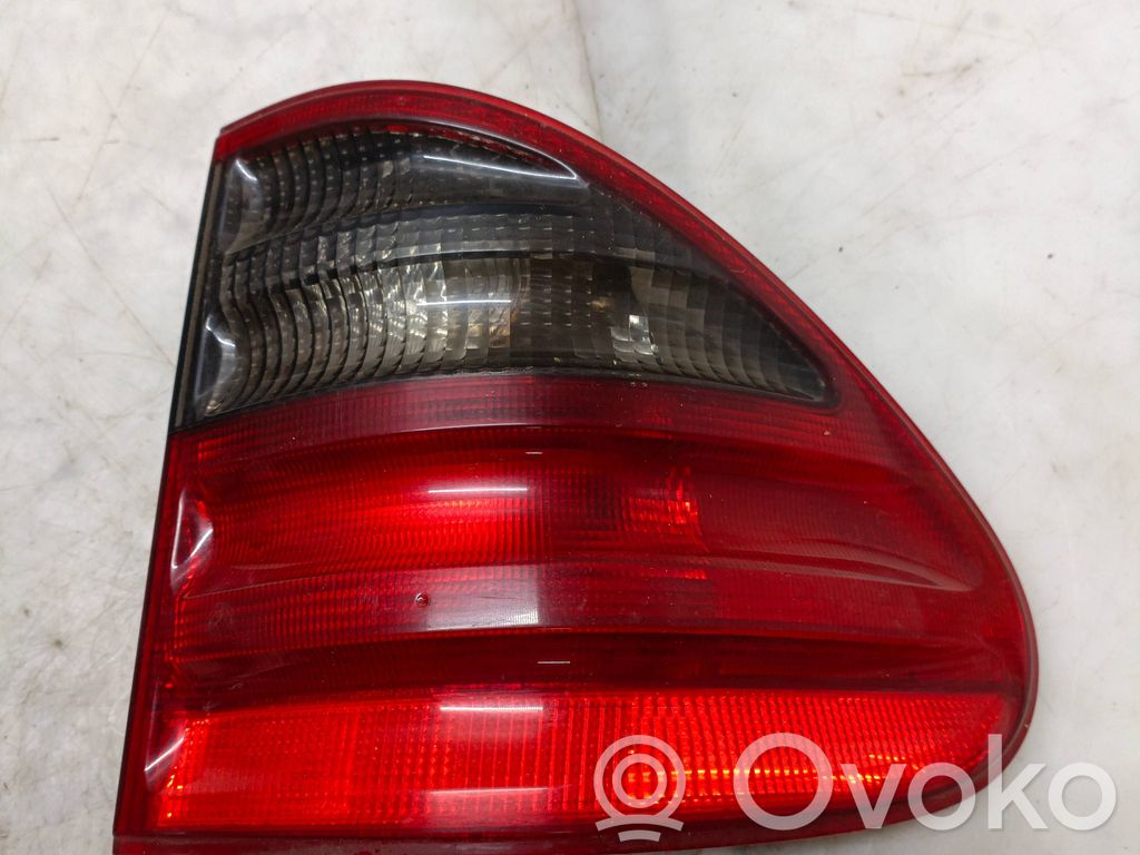 Mercedes-Benz E W210 Feux arrière / postérieurs 