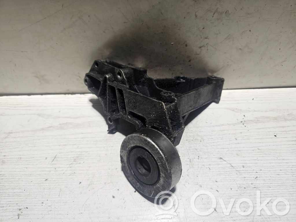 BMW 5 E39 Engine mounting bracket 