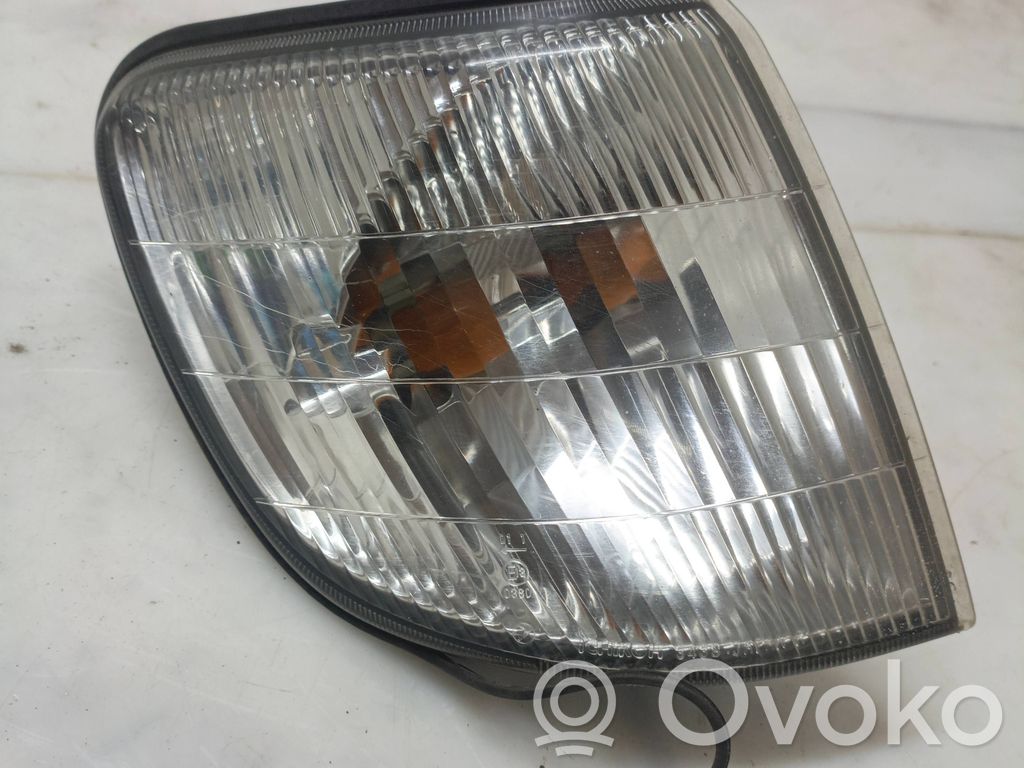Front indicator light   E130360