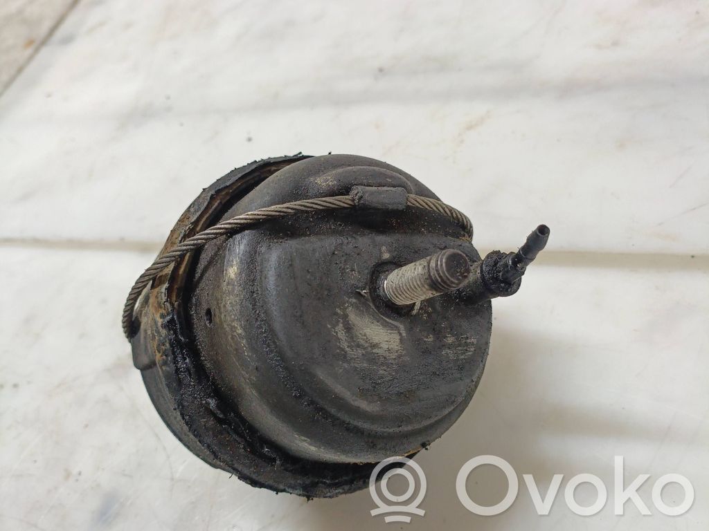 Engine mount bracket   30680751
