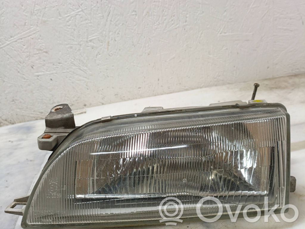 Toyota Corolla E100 Etu-/Ajovalo 