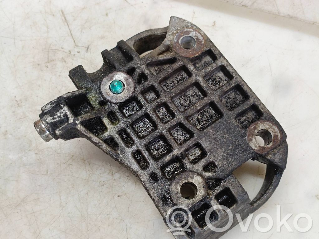 Volkswagen Touareg I Suport generator/alternator 