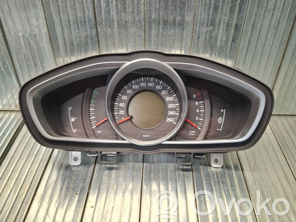 Volvo V40 Speedometer (instrument cluster) 