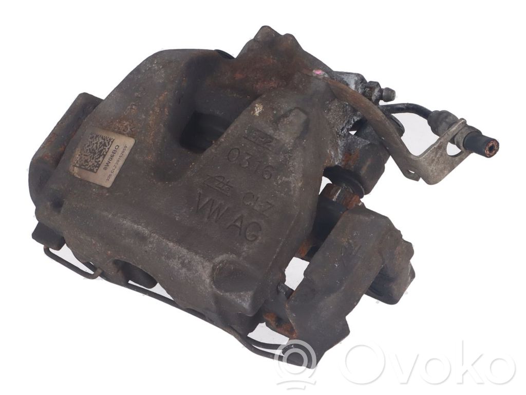 Audi A4 S4 B9 8W Zacisk hamulcowy przedni 
