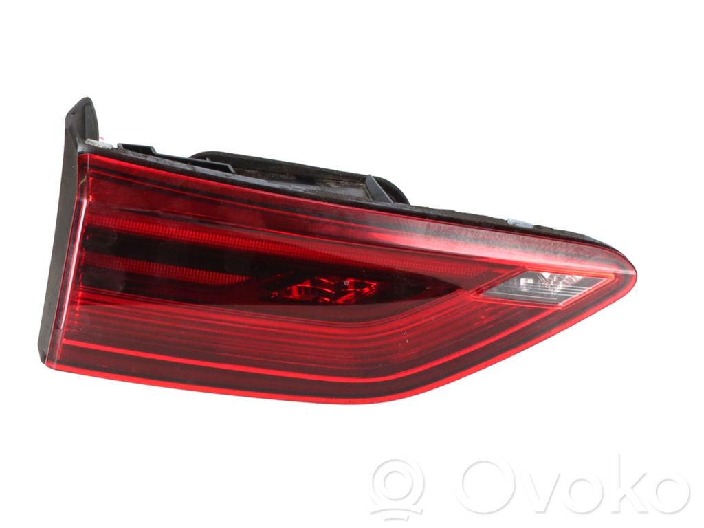 Volkswagen Golf VIII Luci posteriori del portellone del bagagliaio 