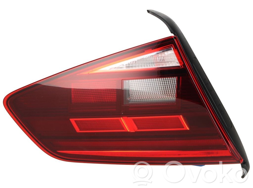 Volkswagen PASSAT B8 Luci posteriori del portellone del bagagliaio 