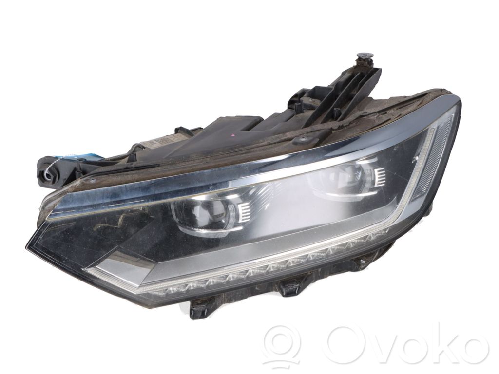 Volkswagen PASSAT B8 Lampa przednia 