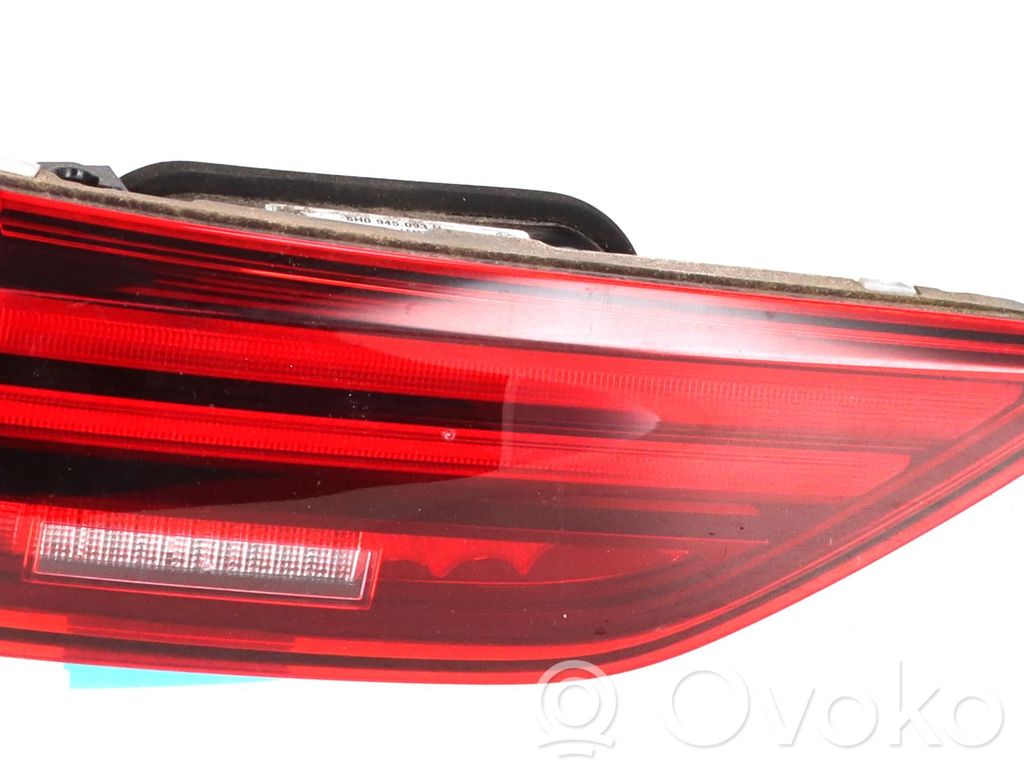 Volkswagen Golf VIII Lampă spate în capacul portbagajului 