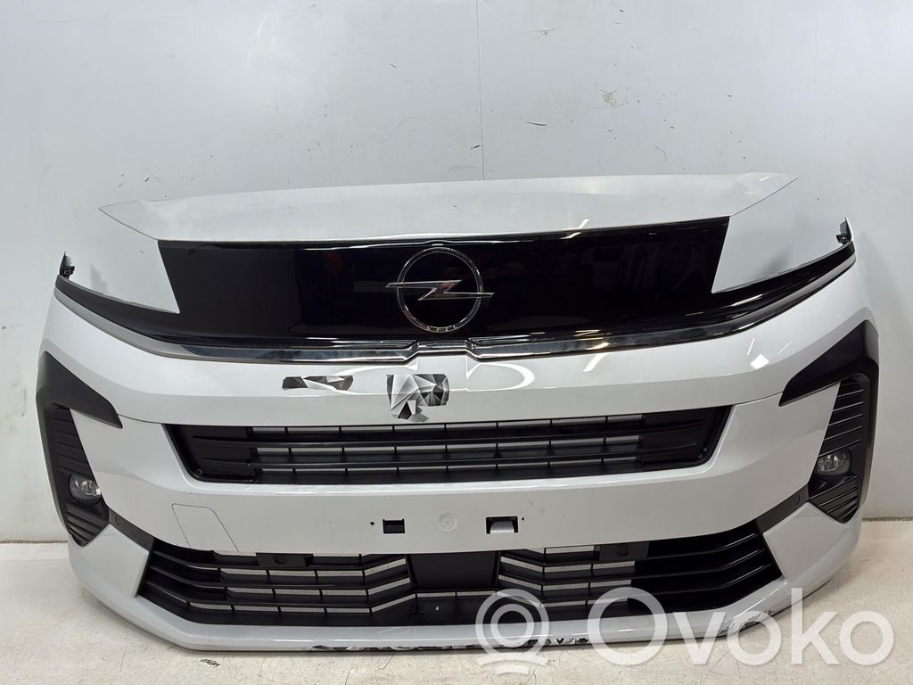 Opel Vivaro Zderzak przedni 