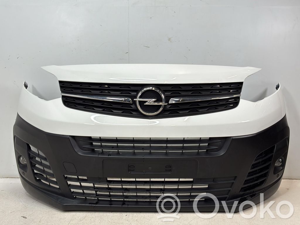 Opel Vivaro Zderzak przedni 