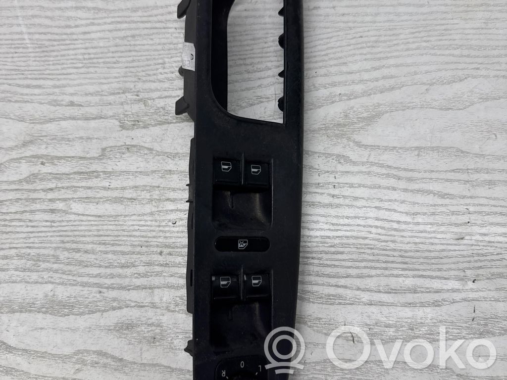 Volkswagen Golf V Electric window control switch 