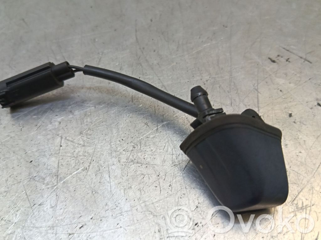 Windshield washer spray nozzle   8365385,713129906