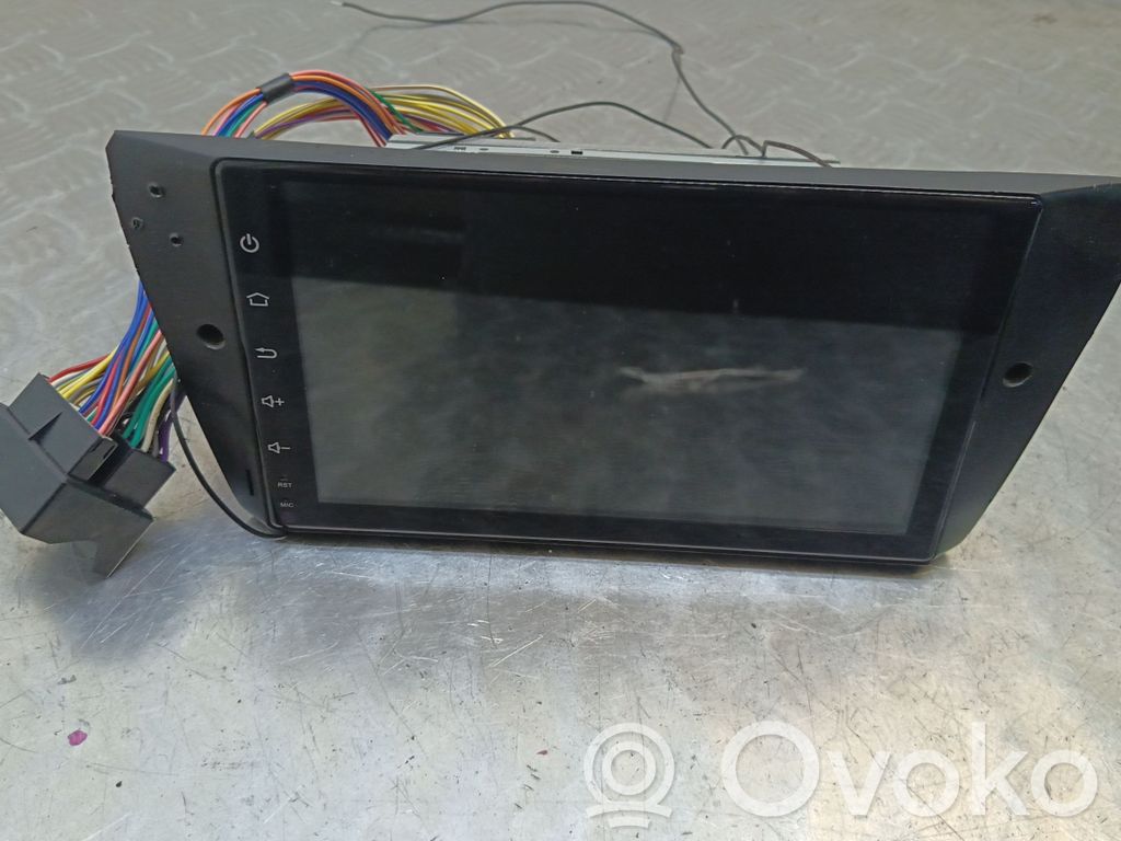 Radio / CD-Player / DVD-Player / Navigation
