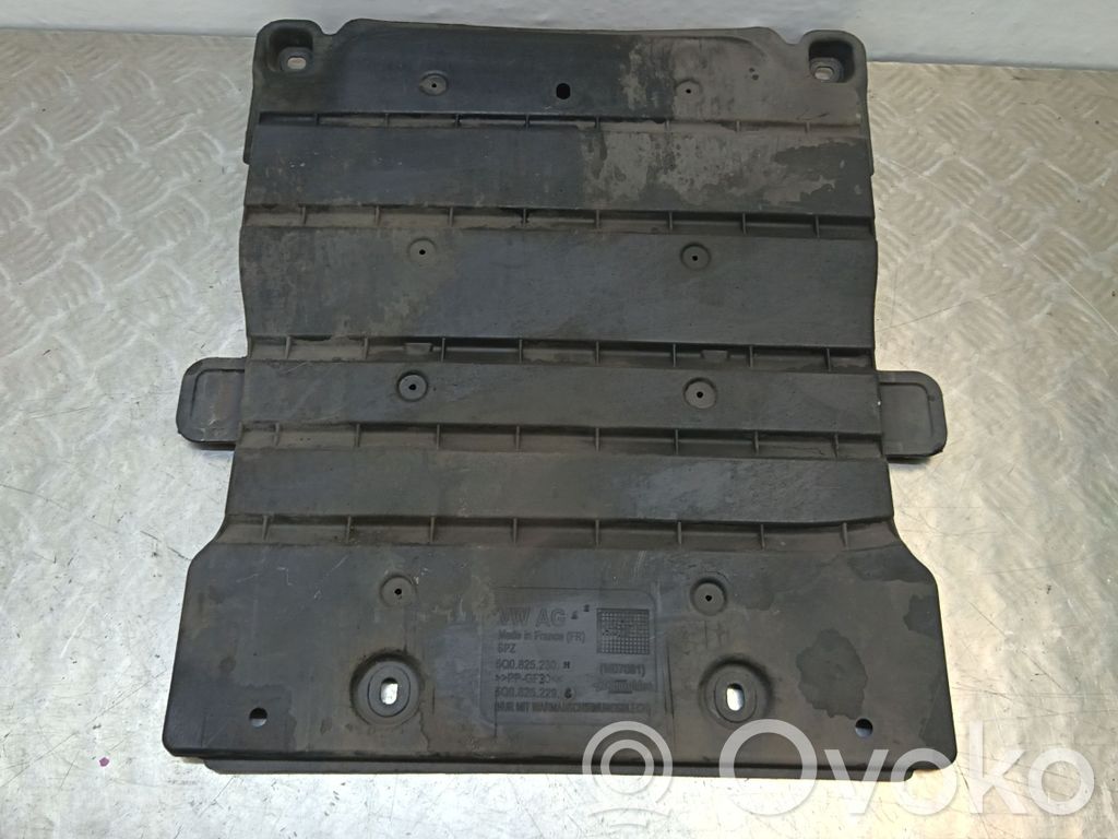 Skoda Superb B8 (3V) Center/middle under tray cover 