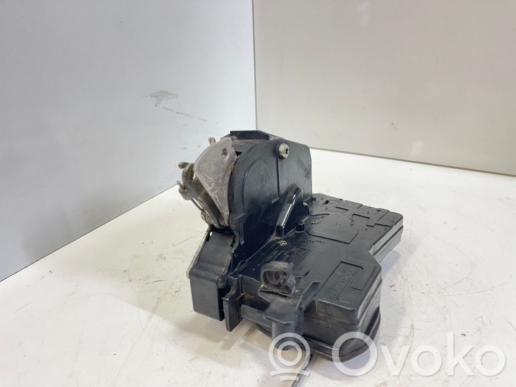 BMW 7 E65 E66 Takaoven lukko 