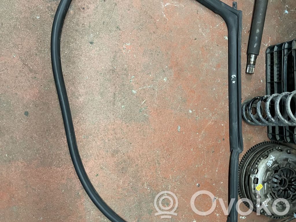 Tesla Model S Junta de goma de puerta trasera (carrocería) 