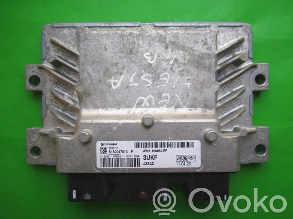 Unidad de control/módulo ECU del motor   AV2112A650EF,S180047013F