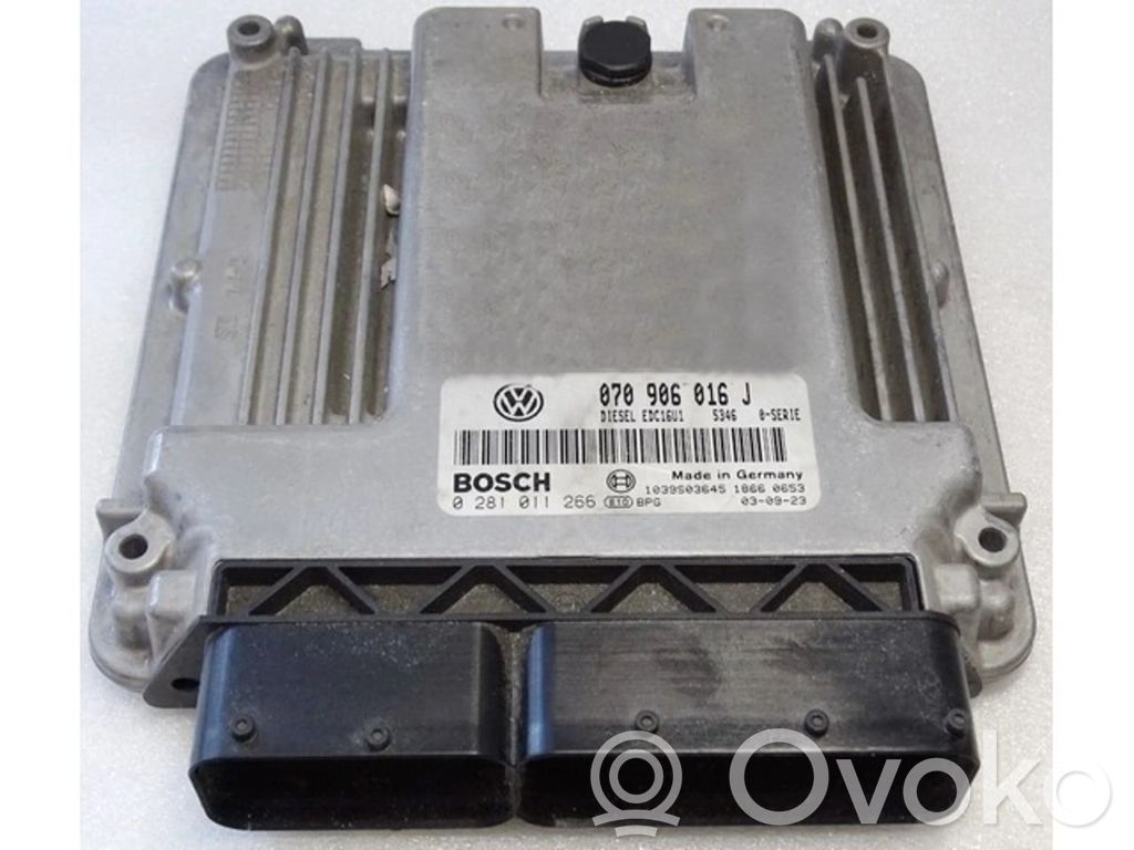 Volkswagen Transporter - Caravelle T5 Komputer / Sterownik ECU silnika 
