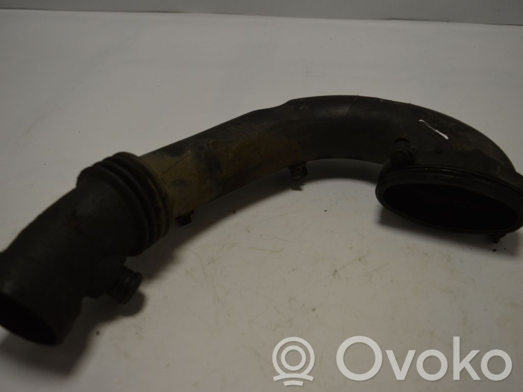 BMW 5 E39 Turboahtimen ilmanoton letku 