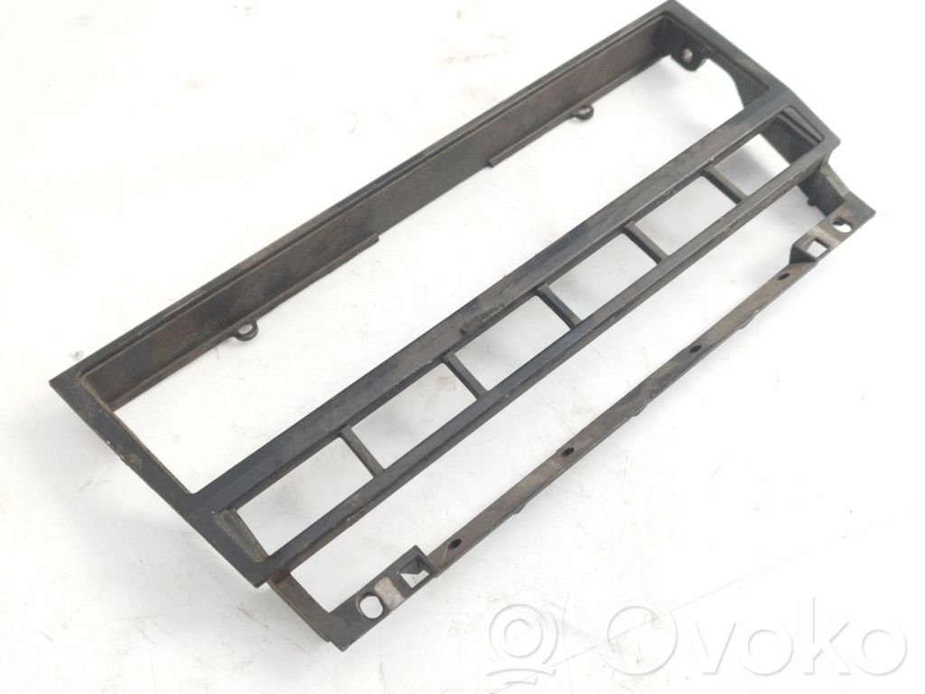 BMW 5 E39 Kita salono detalė 