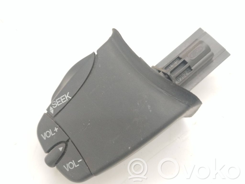 Ford Focus Multifunctional control switch/knob 
