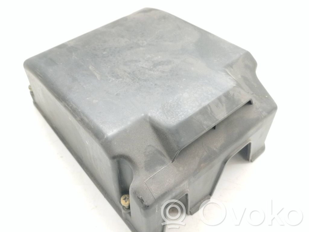 BMW 5 E34 Kita variklio skyriaus detalė 