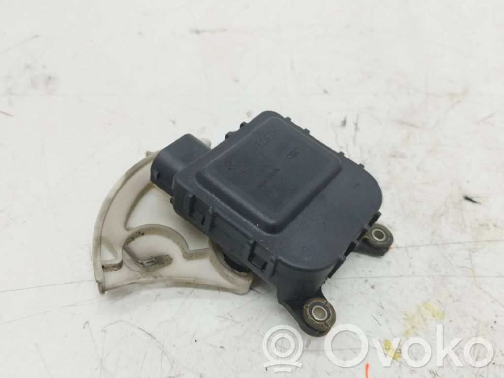 Audi A4 S4 B5 8D Silniczek nagrzewnicy 