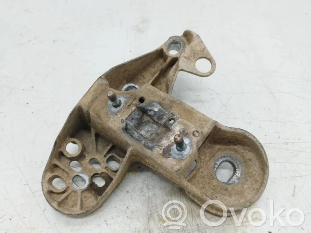 Audi A4 S4 B5 8D Engine mounting bracket 