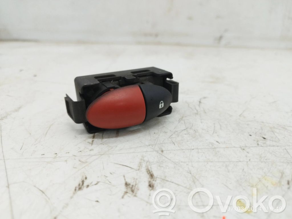 Renault Twingo II Hazard light switch 