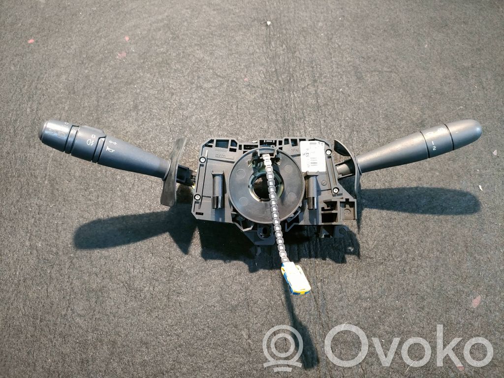 Dacia Logan I Pyyhkimen/suuntavilkun vipukytkin 