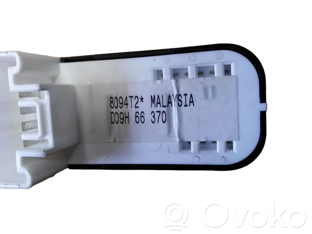 Electric window control switch   D09H