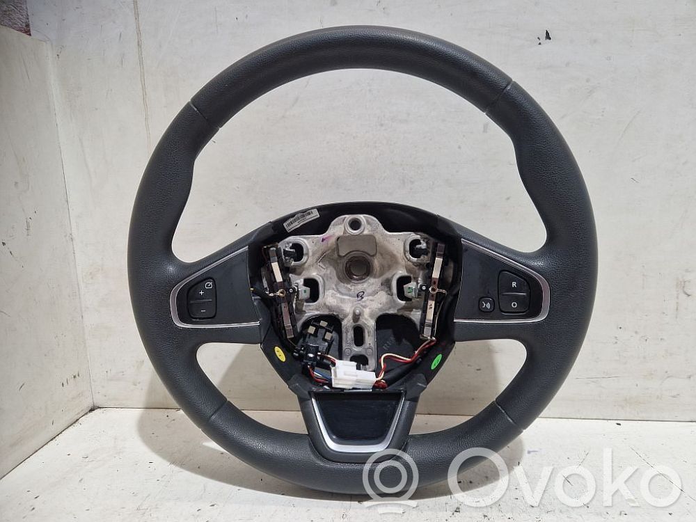 Renault Clio IV Ohjauspyörä 