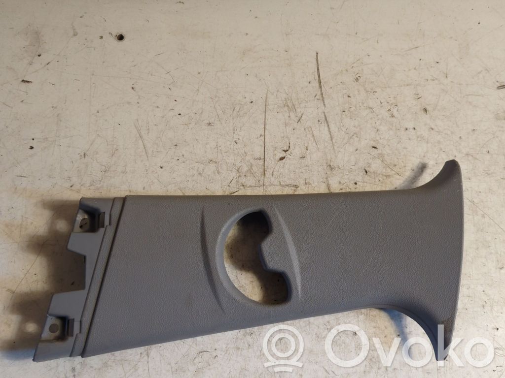 (B) pillar trim (bottom)   7070243