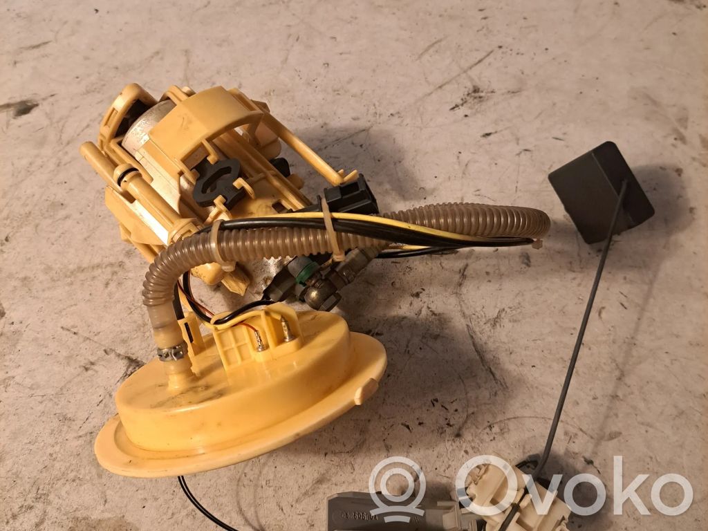 BMW 5 E60 E61 Pompe à carburant 