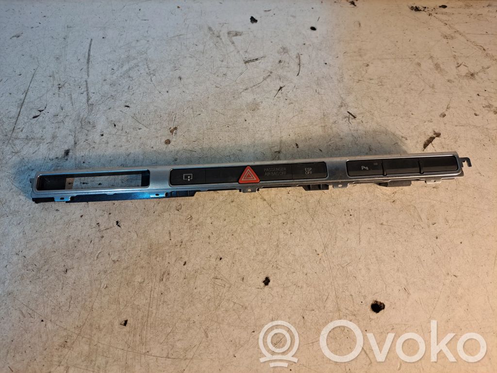 Audi A8 S8 D3 4E Botón interruptor de luz de peligro 