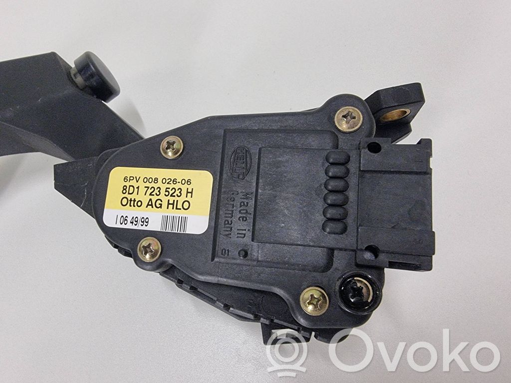 Audi A4 S4 B5 8D Kaasupoljin 