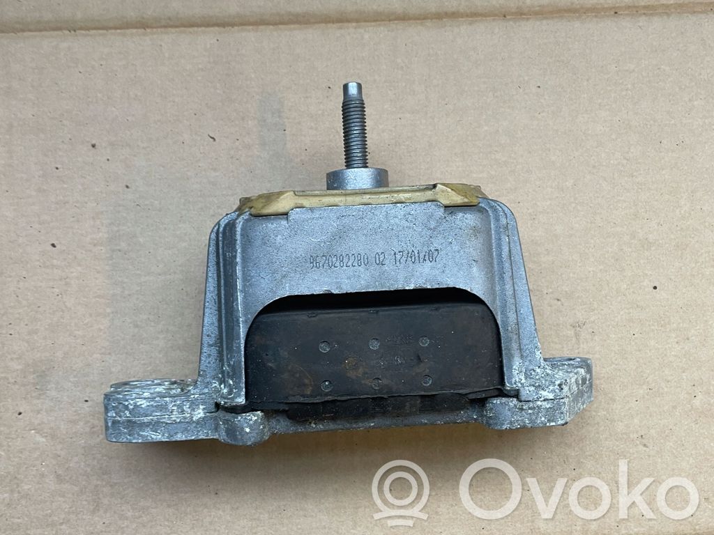 Peugeot 508 Engine mount bracket 
