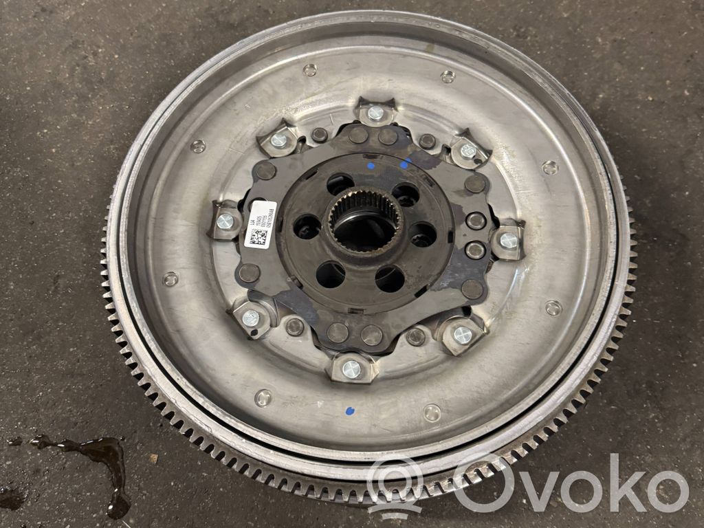 Volkswagen Golf VIII Kaksoismassavauhtipyörä 